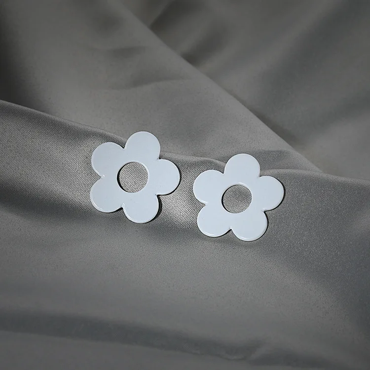 Korean Exquisite Gifts Women And Girls 1Pair High Quality Unique Graceful Fashion Big White Acrylic Petal Earrings