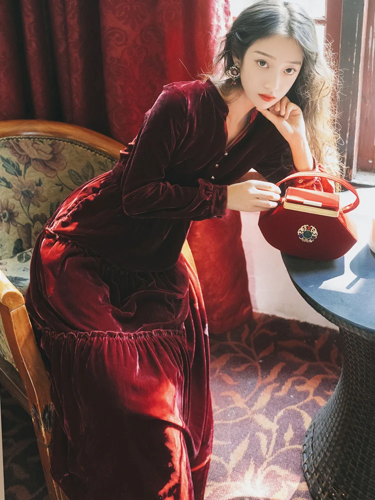Red velvet wine quality velvet retro show thin long skirt in the new dress