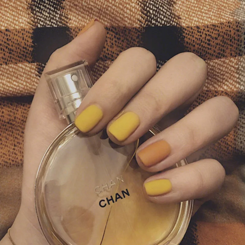 

Sweet Yellow Orange Jump Solid Color Natte Finished Fake Nails with Glue Short Size Full Cover Nail Tips Patch Lady DIY Art Tool