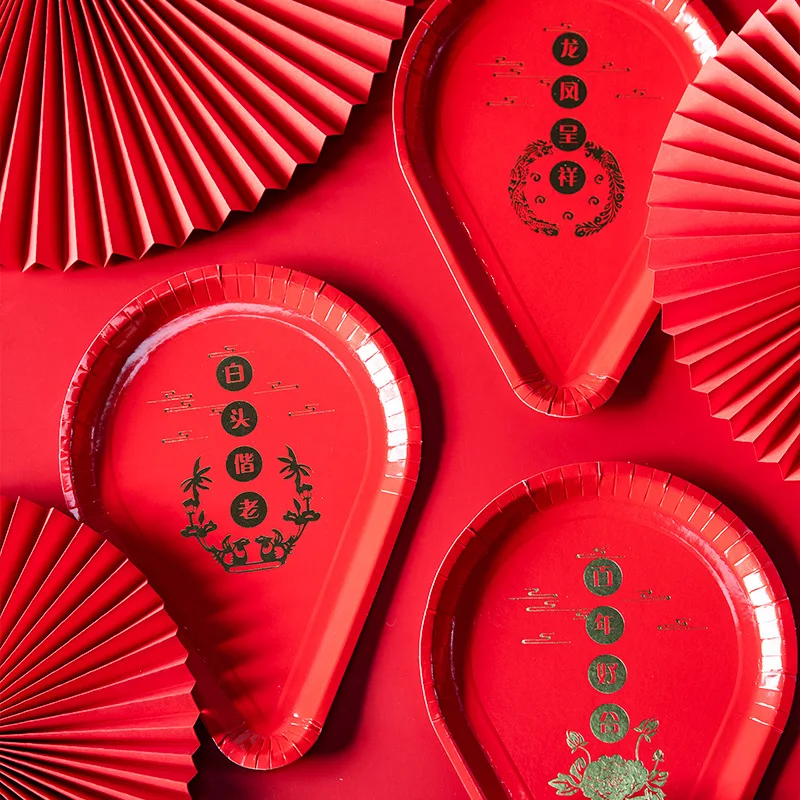 งานแต่งงาน Disposable Tableware กระดาษสีแดงแผ่นผลไม้ถาดเค้กวันเกิดตก