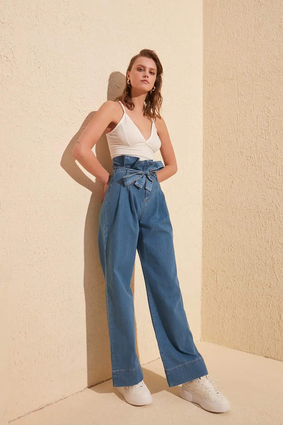 

Trendyol Arched Lacing Detailed Super High Waist Wide Leg Jeans TWOSS20JE0292