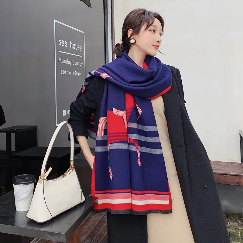 Baratos Bufanda de cachemir de invierno con estampado de animales para mujer 2019 nuevos chales cálidos gruesos y envoltorios de marca de diseñador caballo impreso Pashmina manta capa