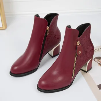 

2019 autumn and winter large size short boots female Europe and the United States thick with warm side zipper slip high heel