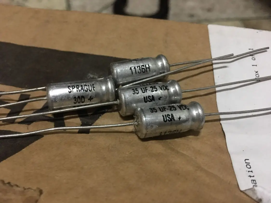 10 шт./30 шт. 25V33UF 33 мкФ/алюминиевая крышка, 25В Американский стетоскоп спрэга 30D осевой катод электролитический конденсатор с алюминиевой крышкой