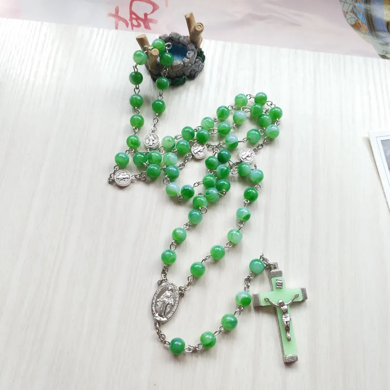 QIGO длинное светящееся ожерелье с зеленым стеклом крестом религиозная молитва