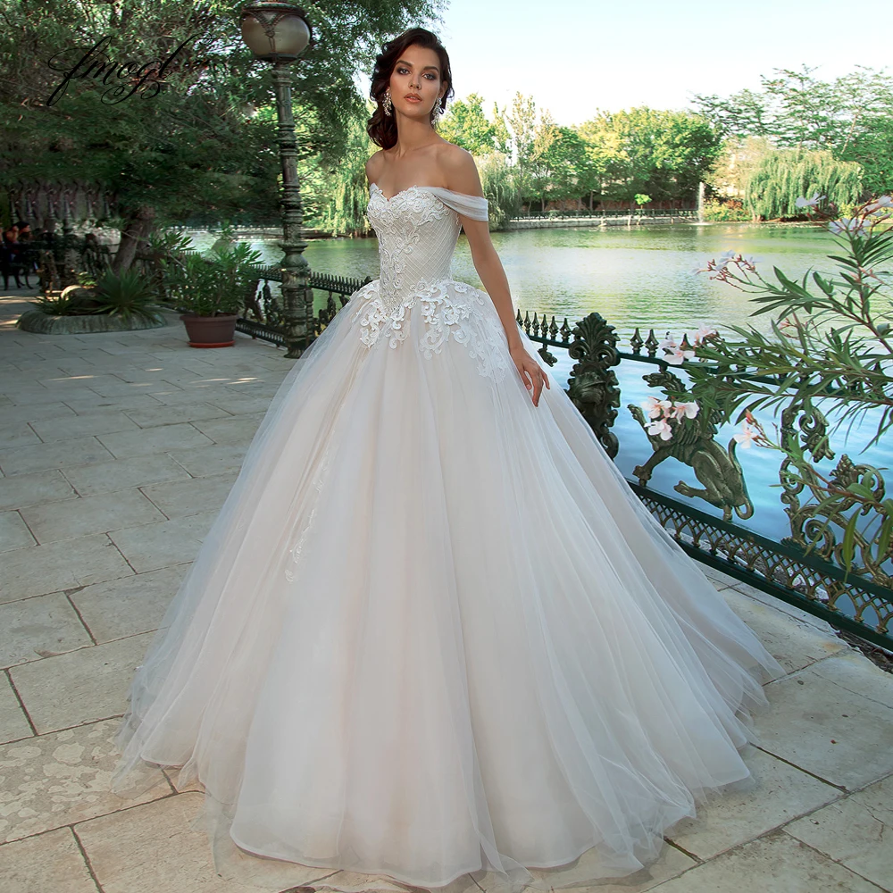 

Fmogl Sexy Backless Boat Neck A Line Wedding Dresses 2019 Luxury Appliques Lace Sweep Train Vintage Bridal Gowns Plus Size