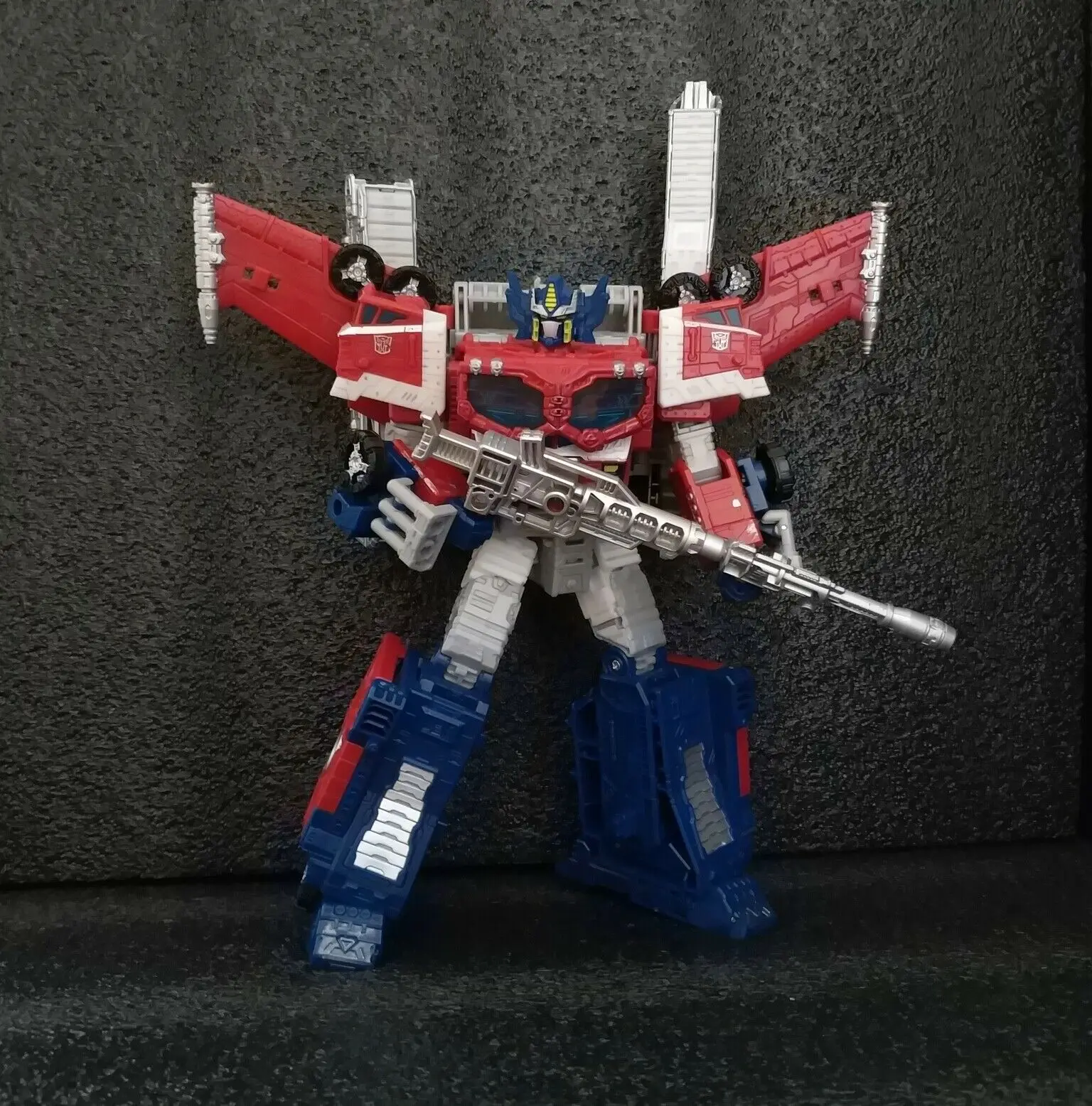 Optimus leader. Трансформеры siege оптимус прайм. Оптимус прайм игрушка трансформер 2009. Хендай оптимус фото. Видеодомофон оптимус.