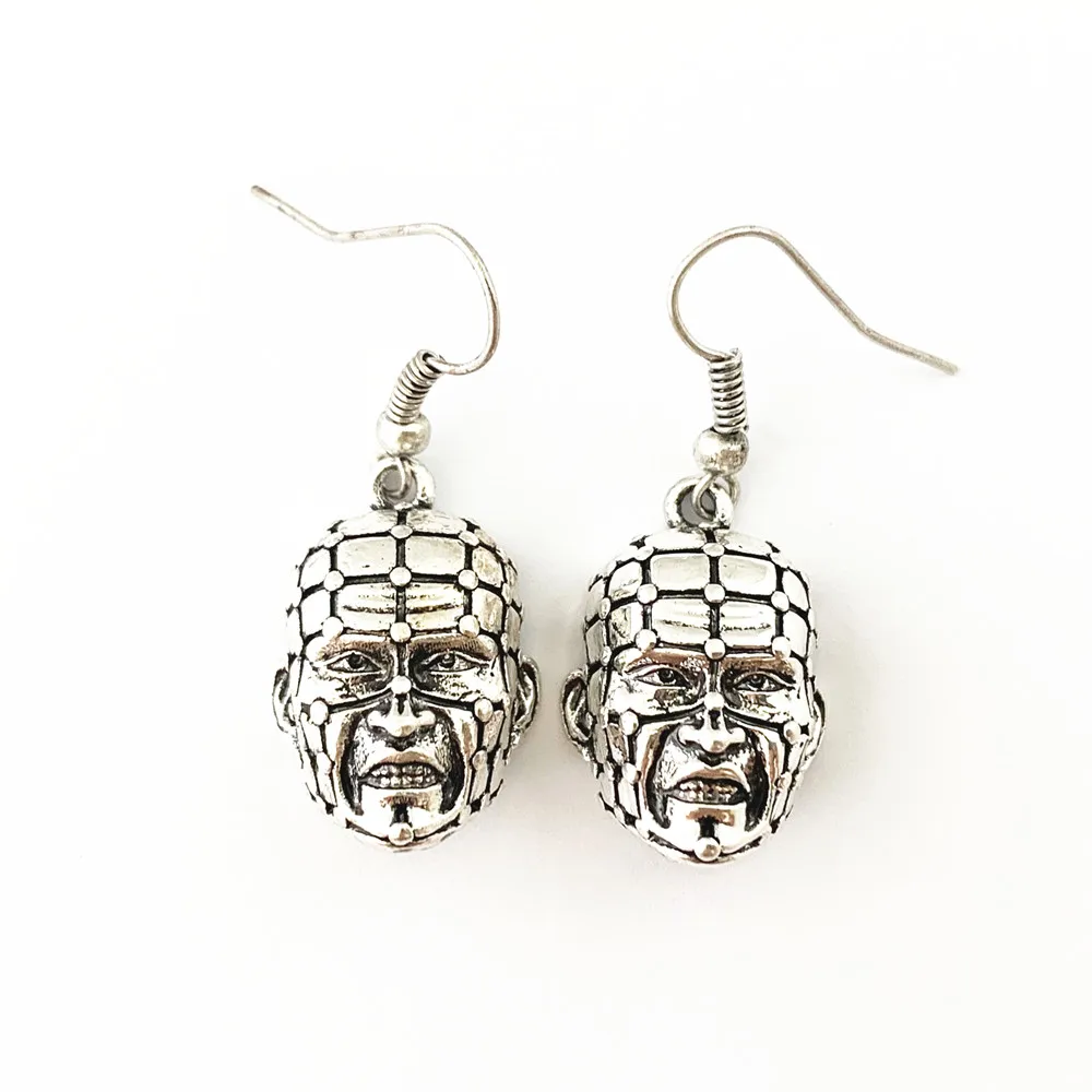 Покрытие антикварным серебром 20 пар в партии Annabelle Conjuring Captain spaulding Hellraiser Leatherface Sam Doll Trick или Treat Saw Horror серьги XXGKHR01 - Окраска металла: Покрытие антикварным серебром