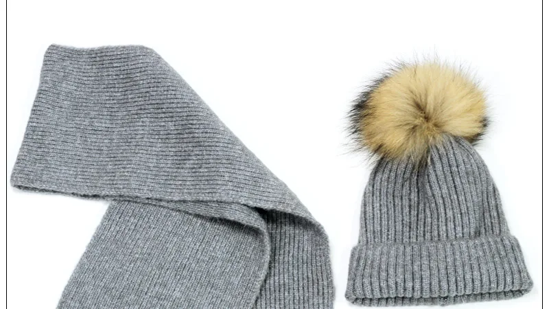 Новый комплект из 2 предметов, Детская вязаная шапка бини с помпонами из меха енота, зимний шарф, хлопковый теплый лыжный шарф для мальчиков