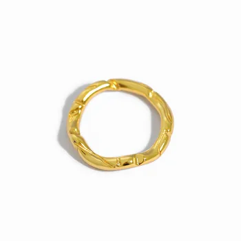 

Simple Irregular Concave and Convex Wavy Closed Ring Female Ring