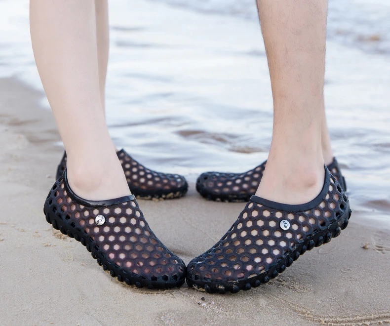 New Summer Fashion Sneakers Men Shoes Outdoor Slippers Fashion Beach Sandals Jelly Breathable Flip Flops Hollow Casual Footwear