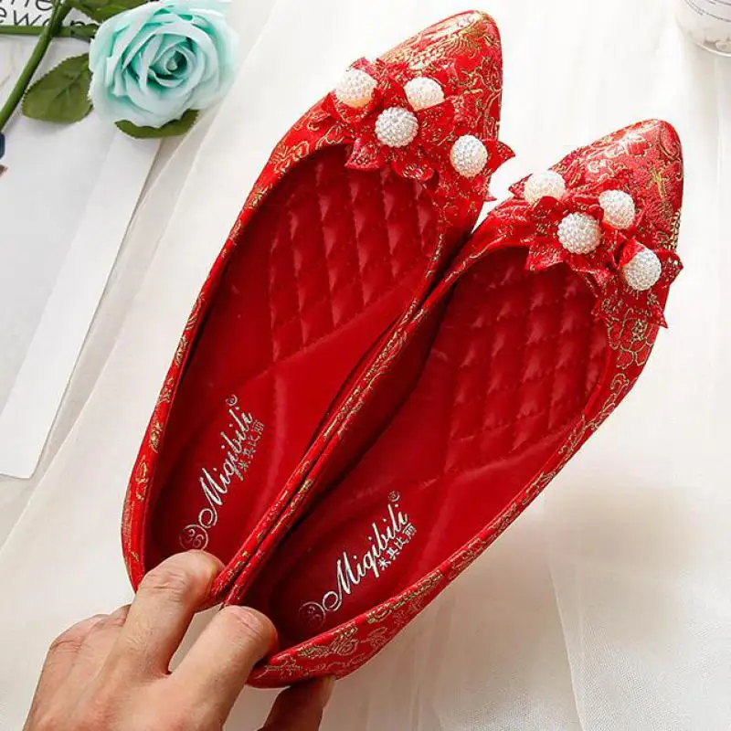 

Red Women Wedding Shoes Large Size Cloth Shoes Pointed Toe Lady Ballet Flats Casual Flower Low Heel Slip On Flats Zapatos Mujer