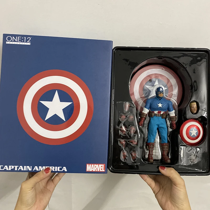 

MEZCO Marvel Captain America Version One:12 Collective High Quality BJD PVC Action Figure Model Toy Doll Gift