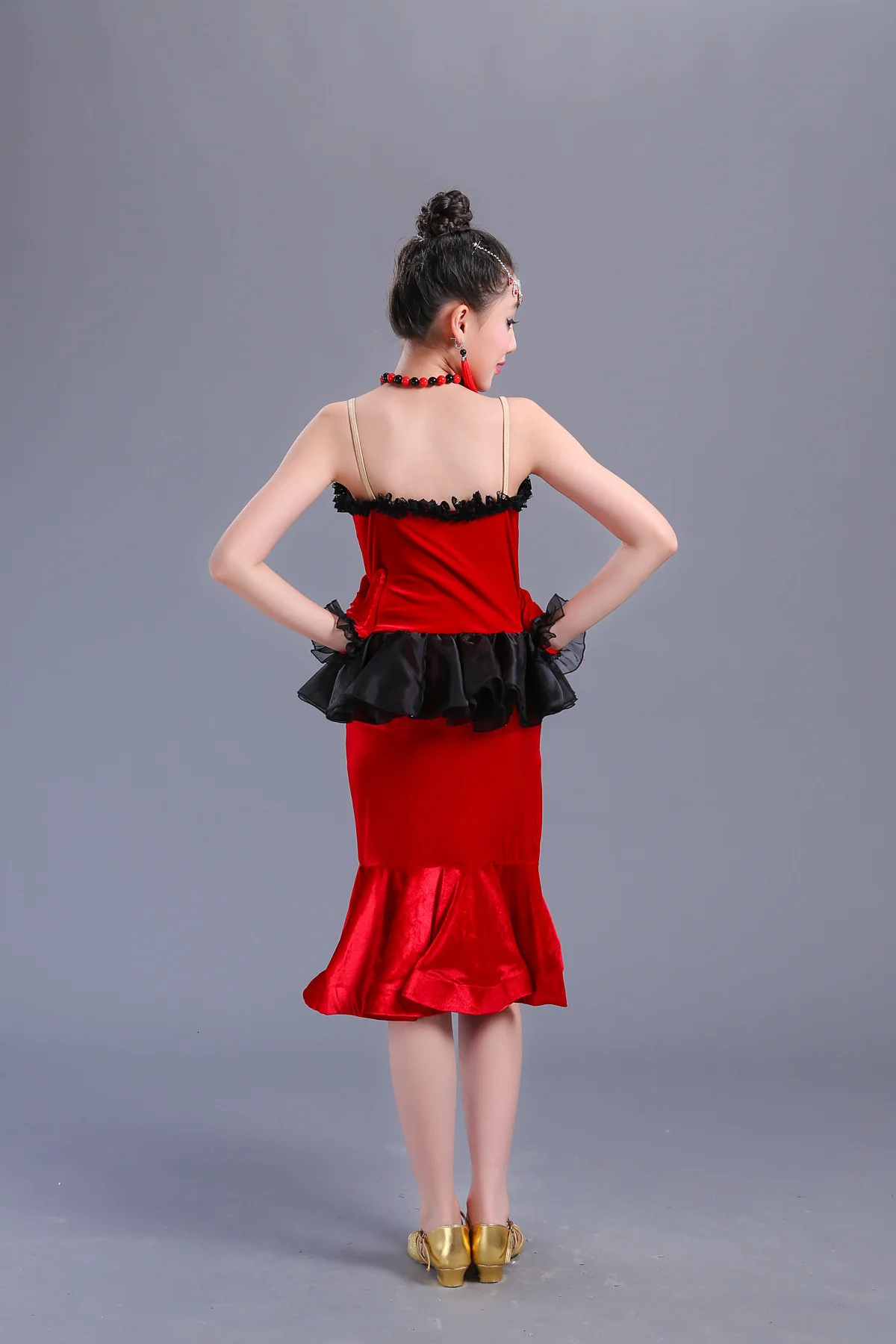 Детское платье для латинских Танцы одежда Cheongsam платье для латиноамериканских танцев для девочек летнее платье для девочек, для тренировок, уровень рукав золото бархатный латинский платье для танцев для детей