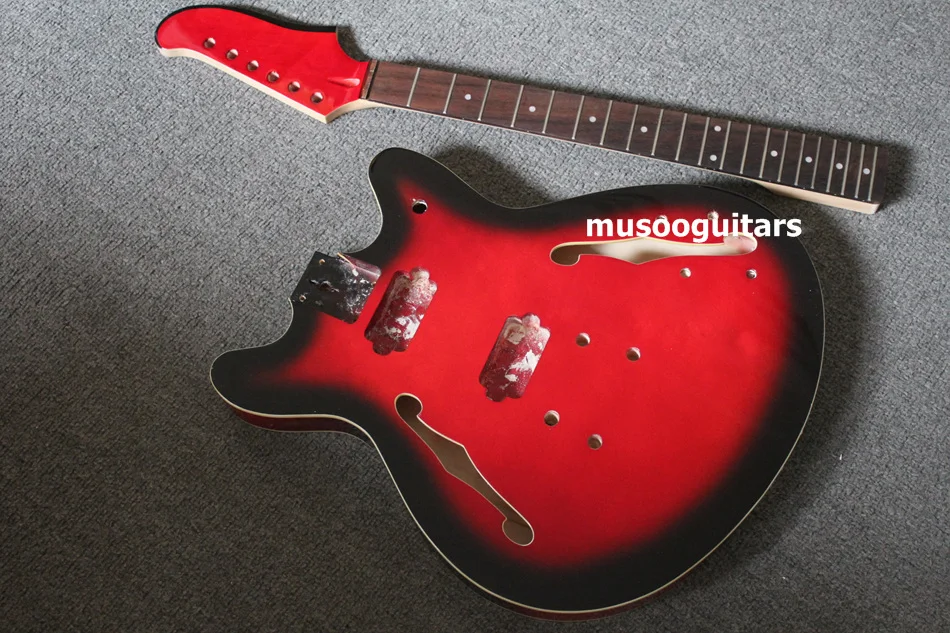 Фирменный проект законченный набор электрических гитар красного цвета