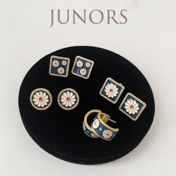 

S925 Needles Classical Relief Flowers Ear Stud Female Elegant Retro Little Daisy Earrings Ear Rings