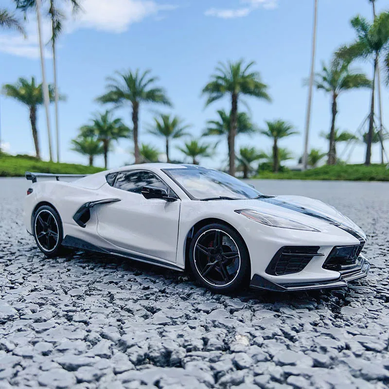 Maisto 1:18 2020 Chevrolet Corvette C8 Stingray Coupe (High Wing) Simulation Sports Car Alloy Retro Car Model Die Casting Model