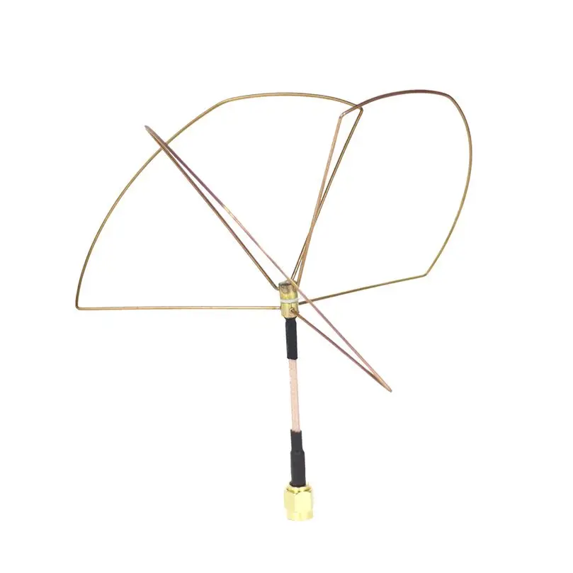 Vue rapprochée du connecteur SMA mâle sur l'antenne FPV 1.2GHz polarisation circulaire 4 feuilles RX.