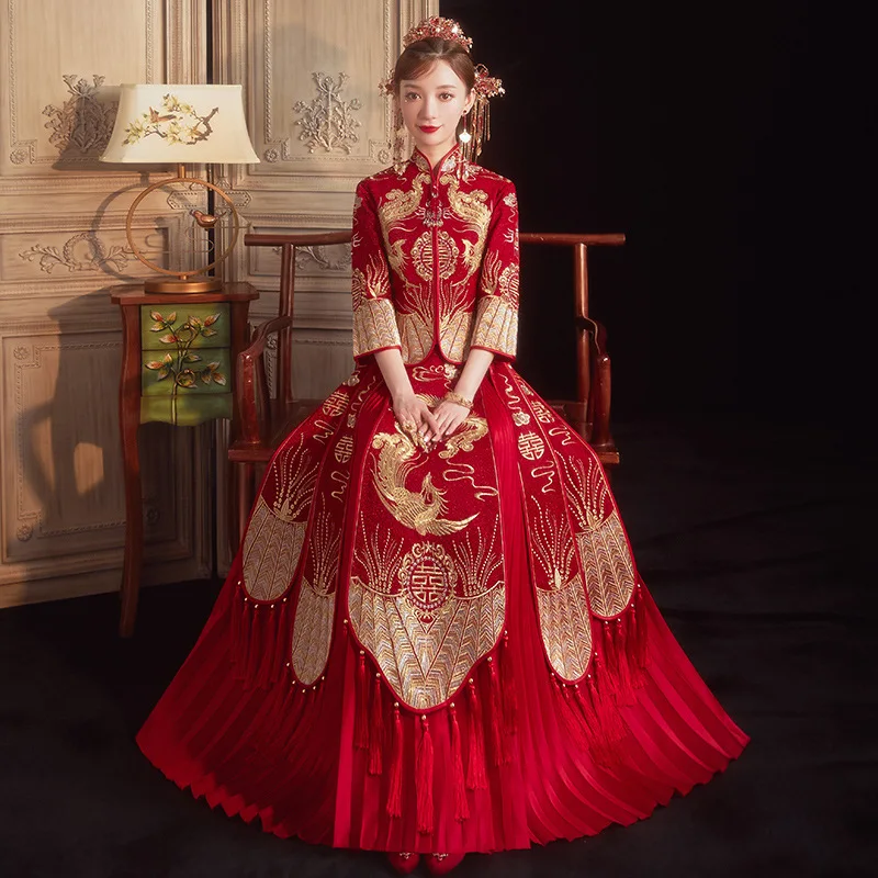 

Chinese Traditional Wedding Bridal Stylish Long Cheongsam Dress Elegant Bride Dragon Phoenix Vintage китайская одежда