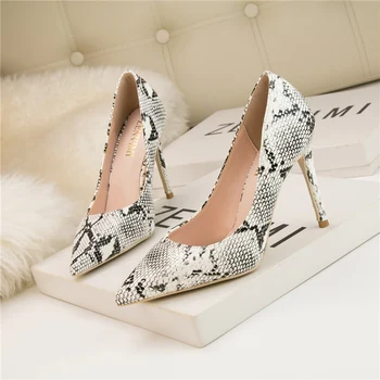 

2019 New Fashion Women 10CM High Heels Snake Print Stiletto Pumps Lady Elegant Luxury Yellow Patent Leather Pointy Party Shoes