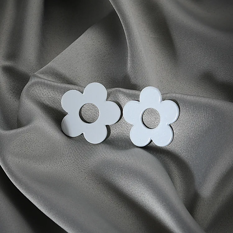 Korean Exquisite Gifts Women And Girls 1Pair High Quality Unique Graceful Fashion Big White Acrylic Petal Earrings