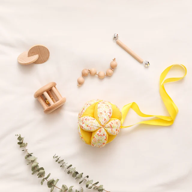 5 Pcs Baby Montessori Toys Set Wooden Baby Rattles Infant Nursing Teethers Hand Catching Cloth Ball Toys Birth Gift for Newborn 2