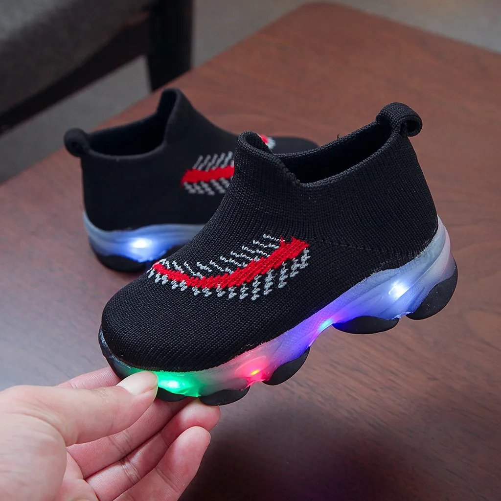 Обувь для детей, для мальчиков и девочек со светящимися вставками черные сандалии, украшенные перьями; кроссовки из ткани в сеточку светильник на шнуровке; спортивная обувь для баскетбола Беговая одежда для малышей для активного отдыха и 19Jul