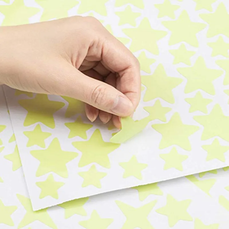 Светящиеся в темноте настенные наклейки виде звезд и Луны светящиеся звезды для