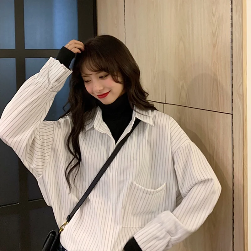 

Top 2020 spring new fake two high-necked striped loose long-sleeved shirt women