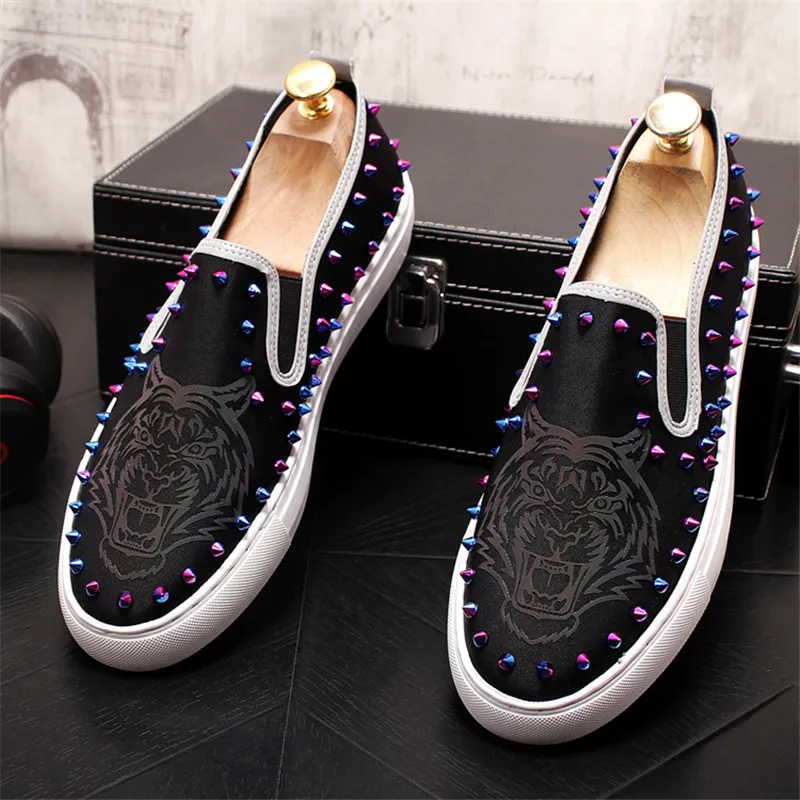 Slip-on Loafers Men Chaussure Hombre Man Casual Gommino Driving Shoes Fashion Skull Men Loafers Rivets Flats Moccasins