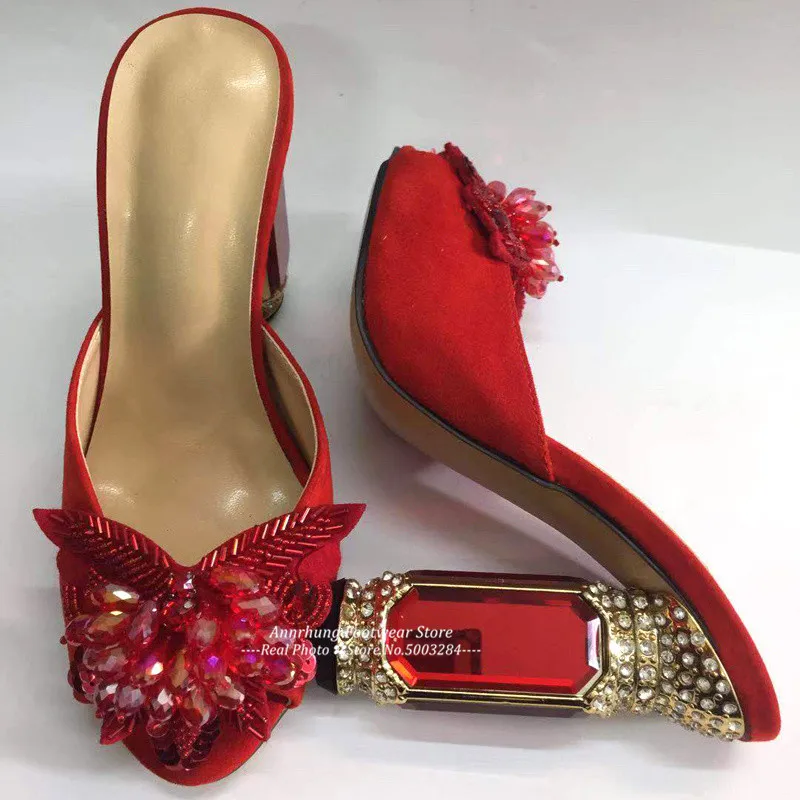 Chic Бисер бабочка декор тапочки с украшением на высоком каблуке обувь для вечеринок Для женщин открытый носок Стекло с высоким квадратным каблуком шлепанцы Zapatillas
