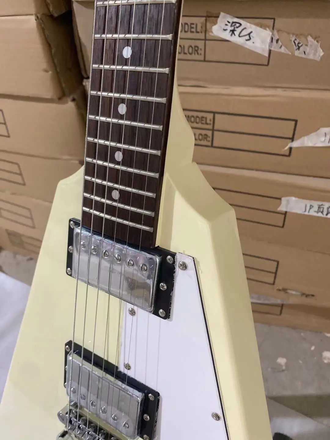 Fly-V Electric Guitar Cream Yellow Color Mahogany Body Rosewood Fingerboard High Quality Guitarar Free Shipping