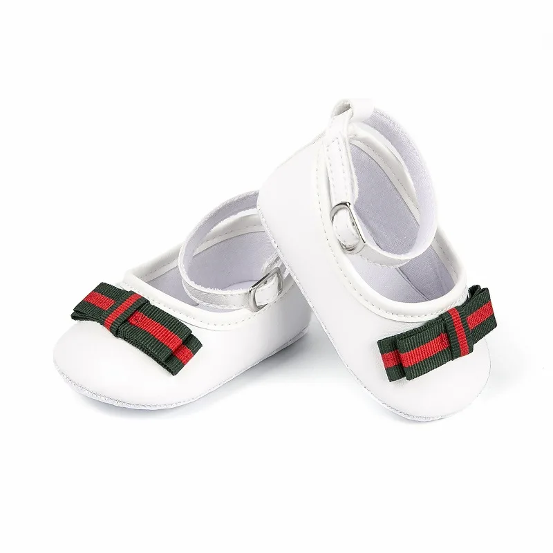Для маленьких девочек обувь прекрасная Bowknot из искусственной кожи белого и черного цвета; нескользящие сникерсы на мягкой подошве новорожденных мокасины для девочек - Цвет: Белый