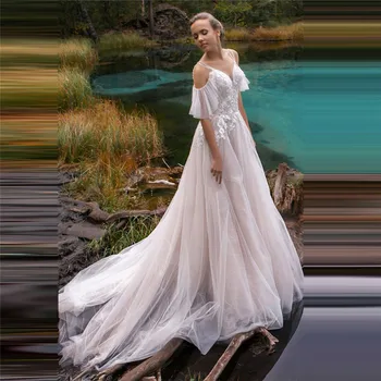 

Sexy Spaghetti Strips A-Line Lace Appliques Beach Wedding Dress Criss Cross Back Bridal Gowns Spring Robe De Mariee European