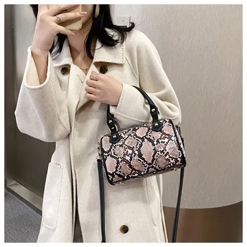

2020 Luxury Designer New Women's bag fashion leopard pillow bag fashion Korean Python pattern hand bag casual Messenger Handbags
