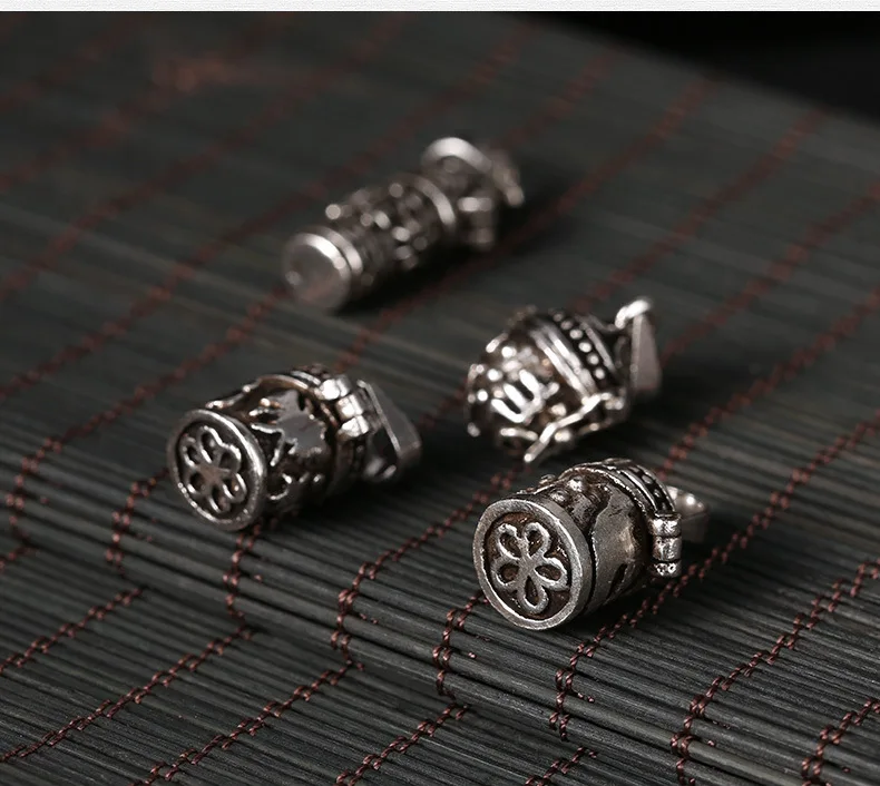 silver-gau-pendant001C