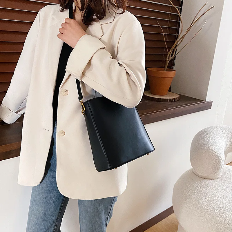 

2019 Winter New Style WOMEN'S Bag Retro Crocodile Pattern Bucket Bag Large Capacity Solid Color Casual WOMEN'S Bag