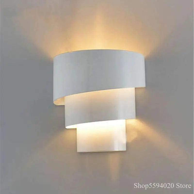 Современный простой декоративный настенный светильник железная спиральная