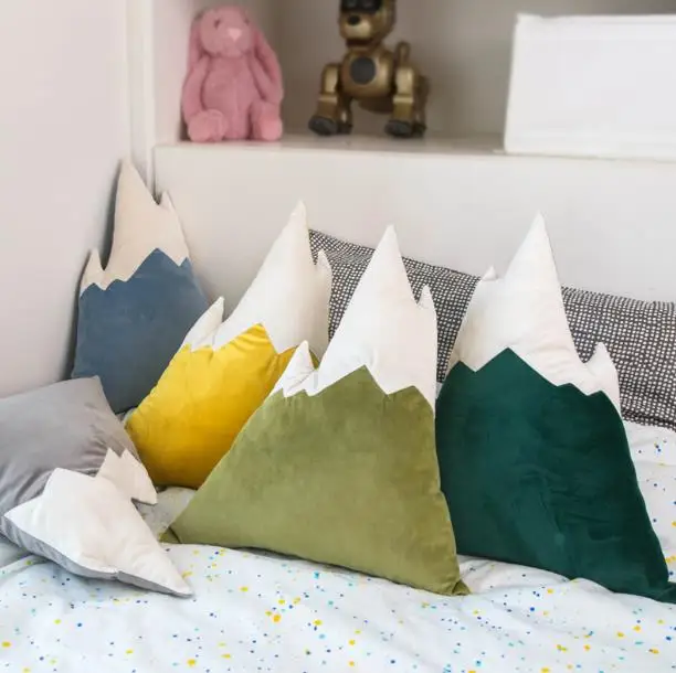 Travesseiro de Algodão dos Desenhos Travesseiro de Sono do Bebê Brinquedo do Miúdo Decoração do Quarto do Bebê Animados Triângulo Travesseiro Almofada Newborn Fotografia Adereços Cama 3 do miúdo travesseiro decoração do quarto do