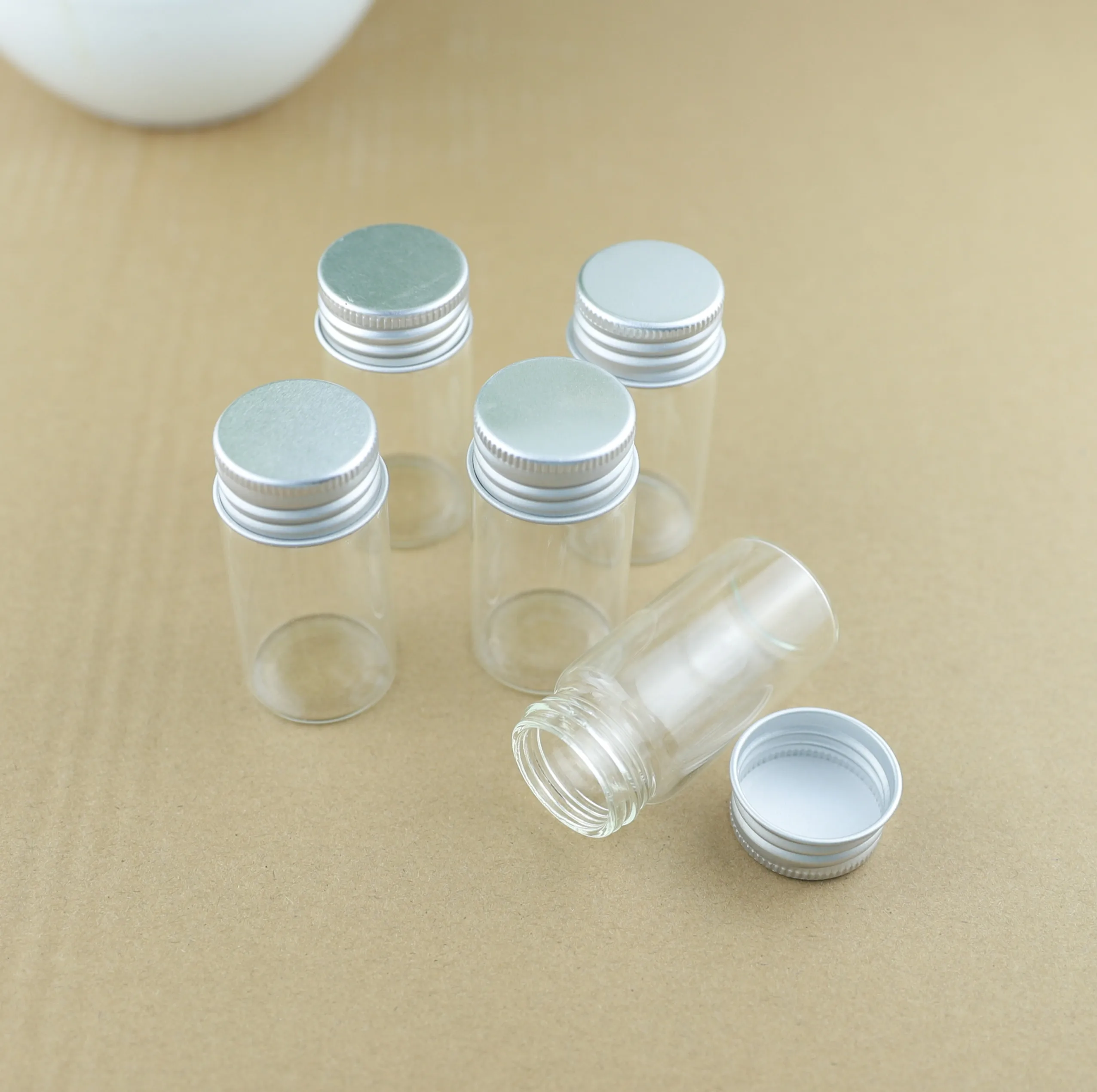 https://ae01.alicdn.com/kf/H6d7327120a41486c8ed008393891375cr/24PCS-lot-30-60mm-25ml-Cute-Small-Glass-Bottles-Aluminum-Caps-Glass-Tiny-Jars-Vials-Transparent.jpg