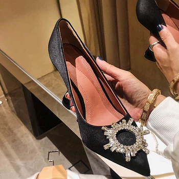 

Sexy Pointy Toe Shoes Woman 2020 Black Women Pumps Crystal Designer Chaussures Femme Slip On Office Ladies Party Wedding Shoes