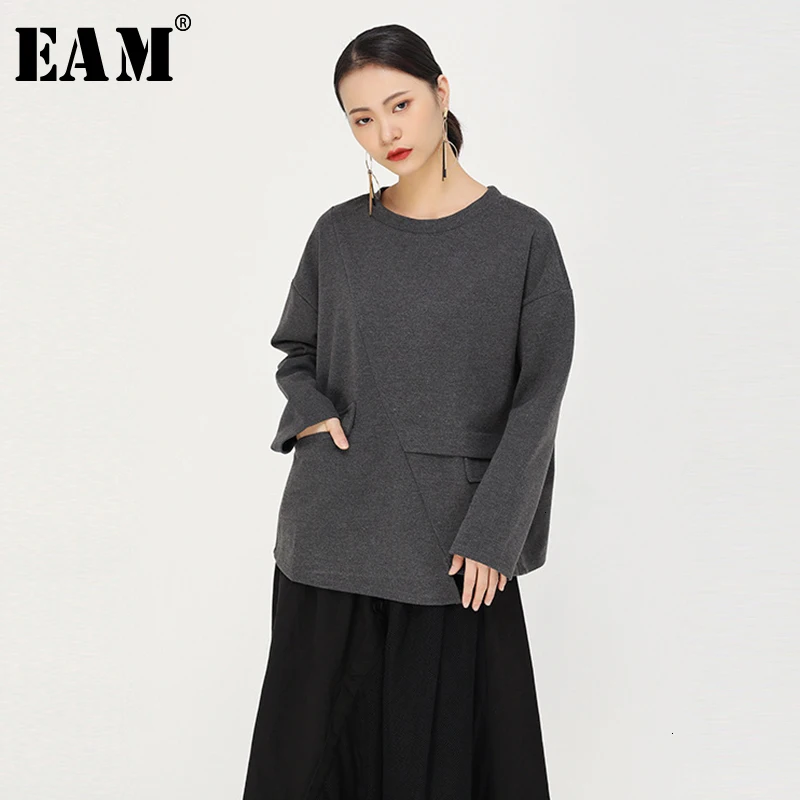 

[EAM] Women Asymmetrical Pocket Temperament Loose T-shirt New Round Neck Long Sleeve Fashion Tide Spring Autumn 2020 1K089
