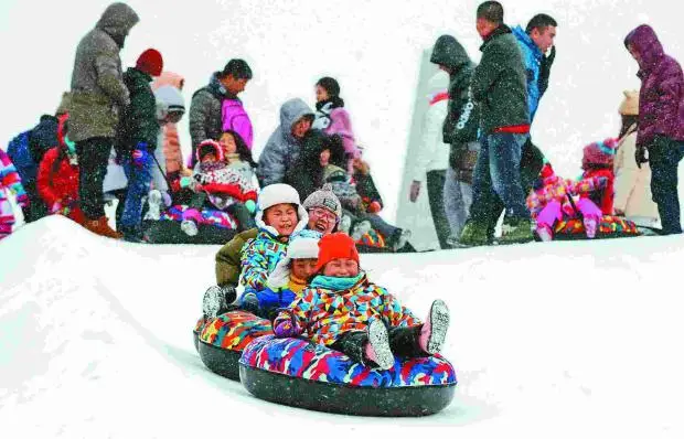 Зимние трубы для снега, надувные снежные сани с ручкой, утолщенные надувные лыжи, круг для катания на открытом воздухе, принадлежности для детей и взрослых