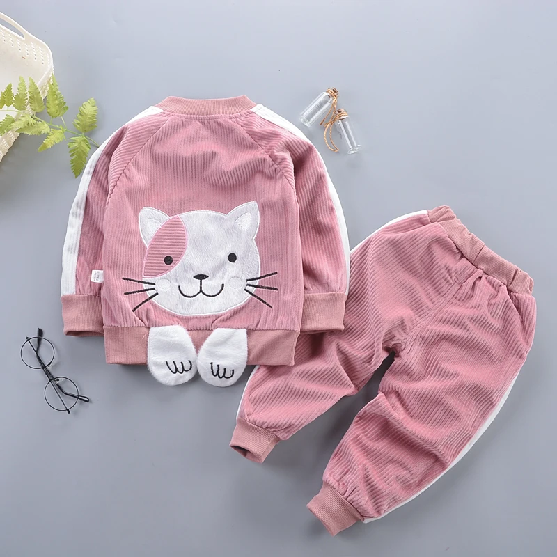 Комплекты одежды для девочек весенне-осенний Модный хлопковый комплект одежды для новорожденных из 2 предметов: пальто с героями мультфильмов+ штаны для маленьких девочек