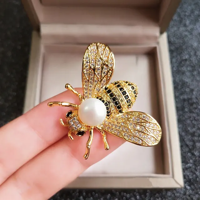 Funny little bee Brooch female pearl Rhinestone cardigan suit Brooches Pin neckpin accessories gift Gold White
