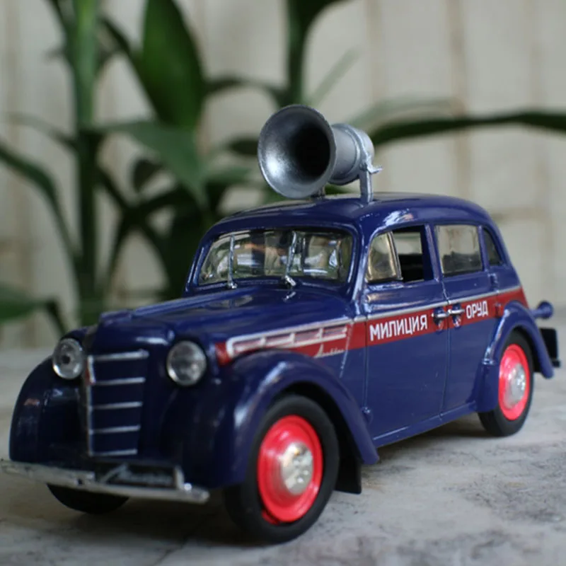 

1:43 former Soviet security patrol classic car retro simulation die-casting alloy vehicle model collection version kids gift toy