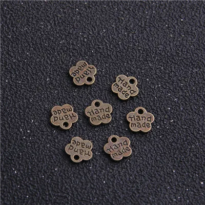 Antique Bronze 60 шт модные пряжки, металлические метки для ювелирных изделий, сплав Два цвета 8*8 мм Слива Цветочная плита ручной работы подвески с буквами - Окраска металла: Antique Bronze