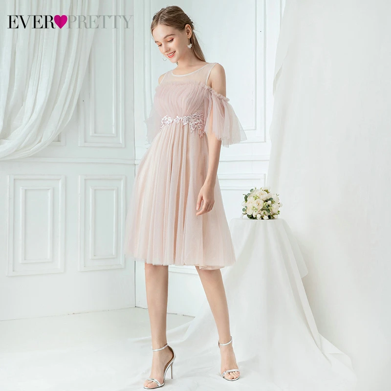 Розовые короткие платья подружки невесты Ever Pretty ТРАПЕЦИЕВИДНОЕ ПЛАТЬЕ с круглым вырезом и оборками на рукавах длиной до колена с аппликацией Простые Свадебные платья