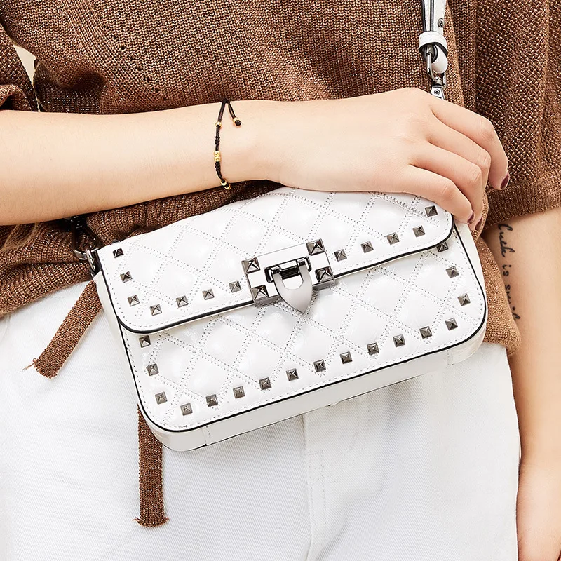 

new Korean version of Xiaoxiangfengnu bag with dermis and diagonal chain bag with one shoulder and inclined bag lady