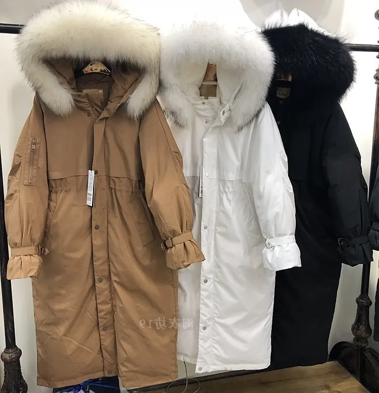 Зимняя куртка на белом утином пуху женское длинное пальто с капюшоном и